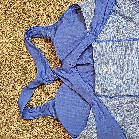 Lululemon twist back tank with built in bra - Picture 2 of 2